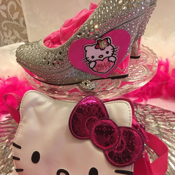 Gorgeous vinatge shoes covered in crystals with hello kitty details! - Picture 3 of 9